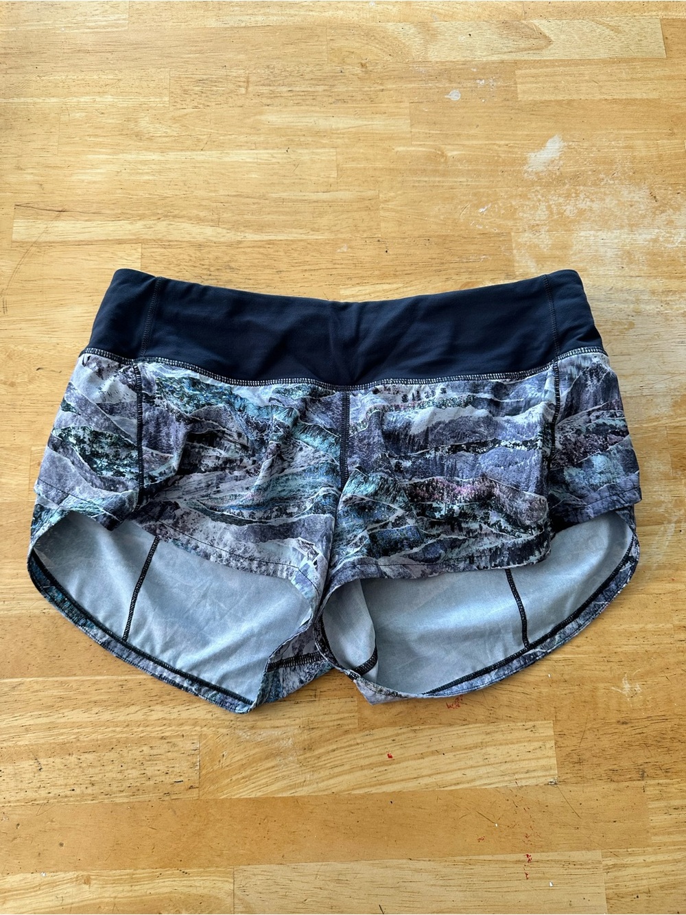 Lululemon shorts size 4
